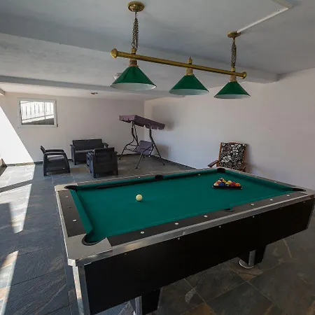 아파트 Faszinierendes Nur 150 Meter Zum Mit Jacuzzi, Billard, Pool, Grill