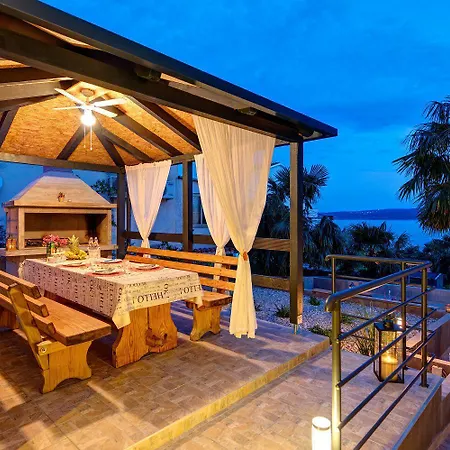 Faszinierendes Nur 150 Meter Zum Mit Jacuzzi, Billard, Pool, Grill