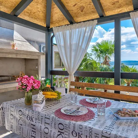 아파트 Faszinierendes Nur 150 Meter Zum Mit Jacuzzi, Billard, Pool, Grill 드라말리