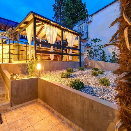 아파트 Faszinierendes Nur 150 Meter Zum Mit Jacuzzi, Billard, Pool, Grill 드라말리