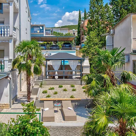 아파트 Faszinierendes Nur 150 Meter Zum Mit Jacuzzi, Billard, Pool, Grill