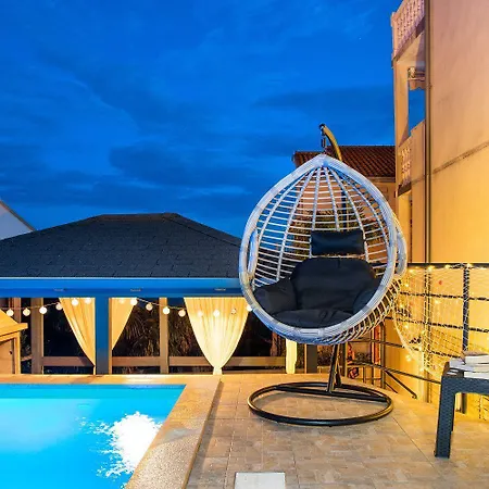 Faszinierendes Nur 150 Meter Zum Mit Jacuzzi, Billard, Pool, Grill *