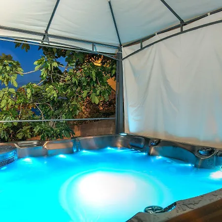 Faszinierendes Nur 150 Meter Zum Mit Jacuzzi, Billard, Pool, Grill