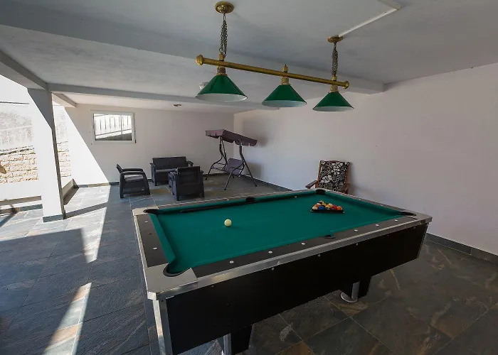 Apartament Faszinierendes Nur 150 Meter Zum Mit Jacuzzi, Billard, Pool, Grill