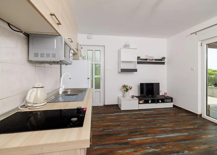 Faszinierendes Nur 150 Meter Zum Mit Jacuzzi, Billard, Pool, Grill Dramalj