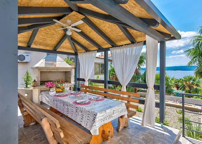Faszinierendes Nur 150 Meter Zum Mit Jacuzzi, Billard, Pool, Grill * Dramalj
