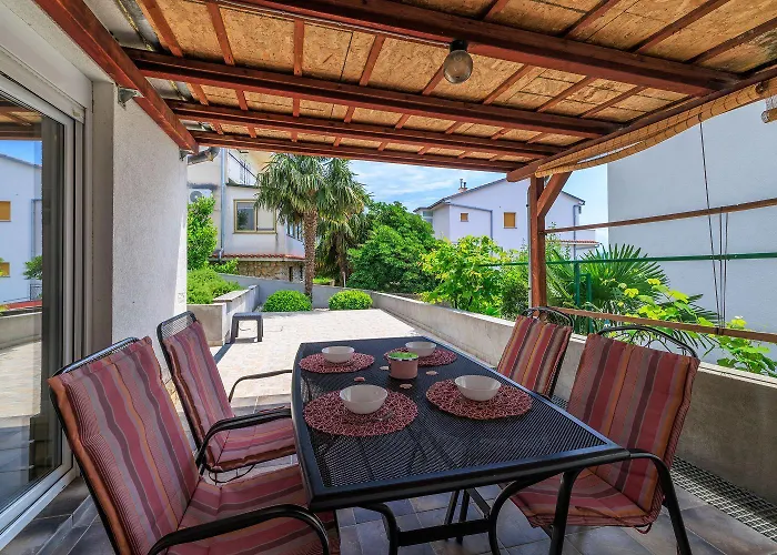 Faszinierendes Nur 150 Meter Zum Mit Jacuzzi, Billard, Pool, Grill Apartament Dramalj