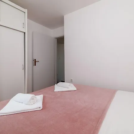 Faszinierendes Nur 150 Meter Zum Mit Jacuzzi, Billard, Pool, Grill * Dramalj