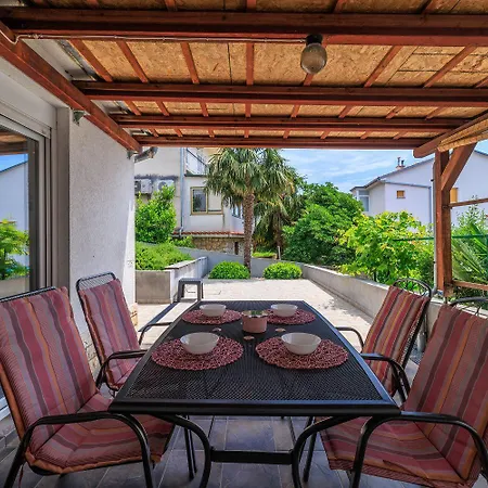 Faszinierendes Nur 150 Meter Zum Mit Jacuzzi, Billard, Pool, Grill