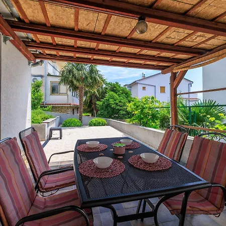 Faszinierendes Nur 150 Meter Zum Mit Jacuzzi, Billard, Pool, Grill Διαμέρισμα Dramalj